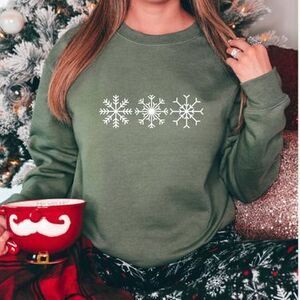 Snowflake Sweatshirt, Christmas Sweatshirt, Snowflake Graphic Tee, Christmas Sw…